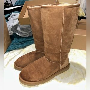 Uggs women’s size 9! chestnut color